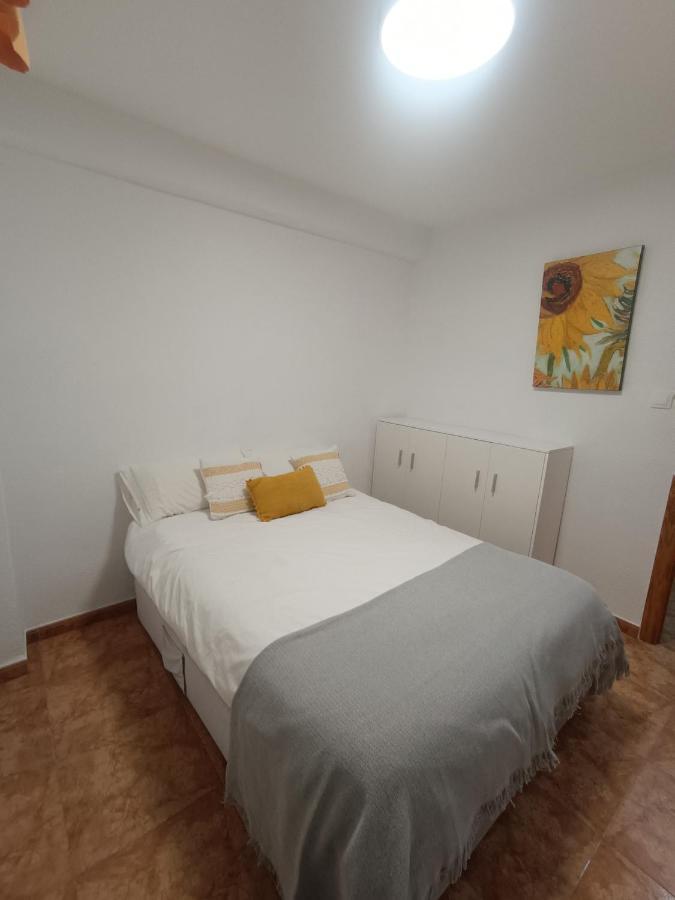 California - All-day Sunny 2-bedroom Apartment